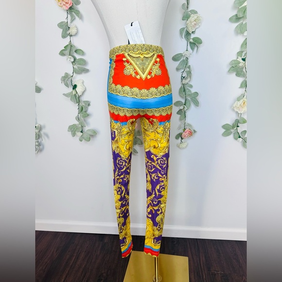 Versace Heritage Print Ankle Crop Leggings - Picture 8 of 16